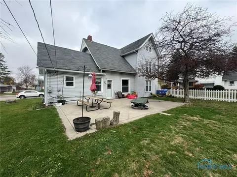 208 E North St, West Unity, OH 43570 photo 2