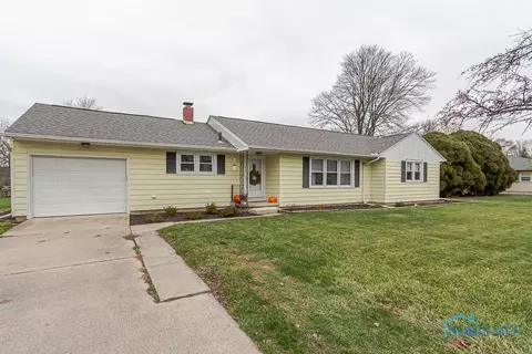 422 Henry Dr, Woodville, OH 43469