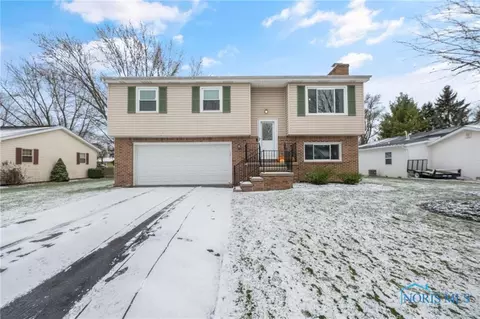 1329 S Savoie Ave, Bowling Green, OH 43402
