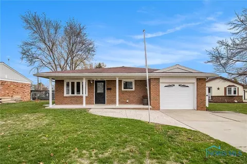 419 Clover Ln, Wauseon, OH 43567