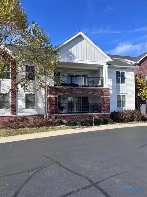 3040 Byrnwyck #206, Maumee, OH 43537