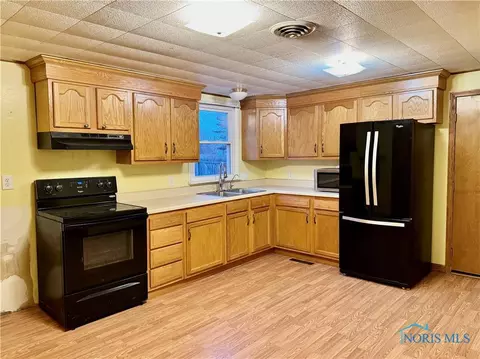 410 E Hamilton St, Bryan, OH 43506 photo 2