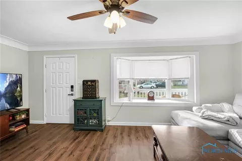 209 Guy St, Walbridge, OH 43465 photo 5