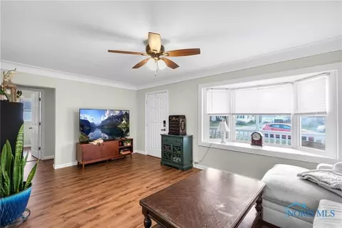 209 Guy St, Walbridge, OH 43465 photo 8