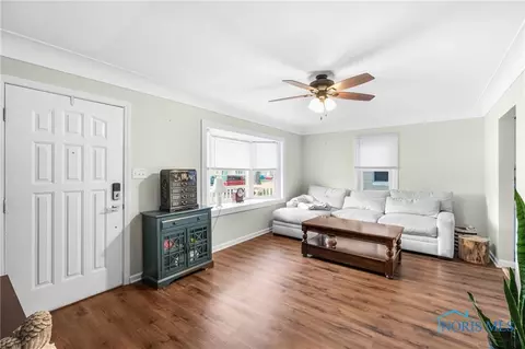 209 Guy St, Walbridge, OH 43465 photo 7