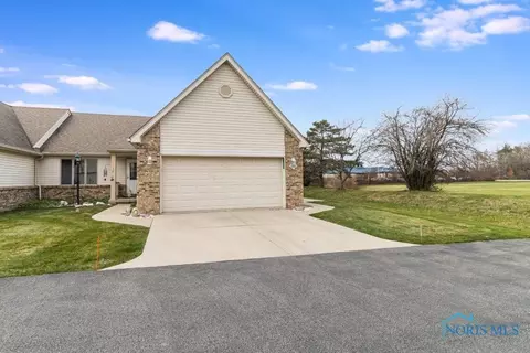4249 Townhouse Dr, Oregon, OH 43616