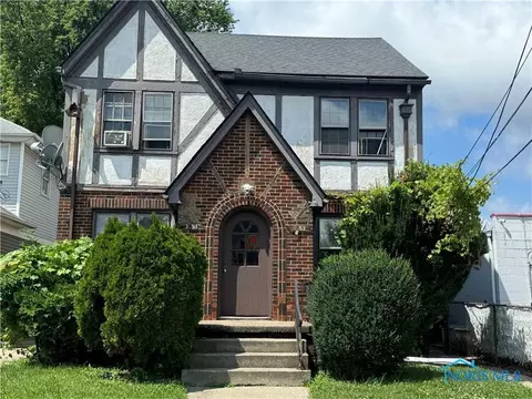3951 Hazelhurst Ave, Toledo, OH 43612