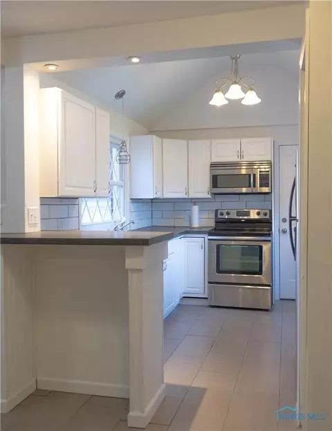 832 Corey St, Maumee, OH 43537 photo 7
