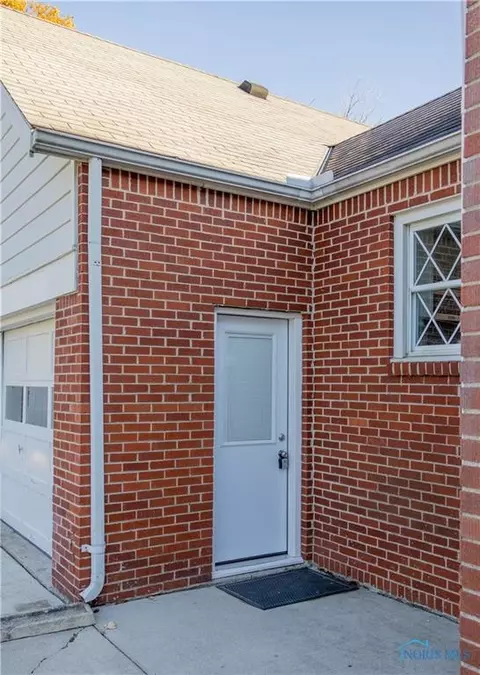 832 Corey St, Maumee, OH 43537 photo 5