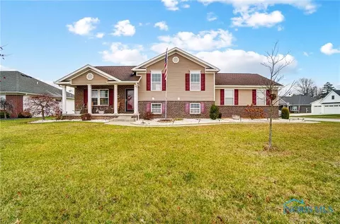 102 Peachtree Ln, Swanton, OH 43558