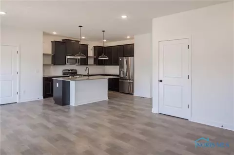 3003 Nautical Ln, Oregon, OH 43616 photo 3