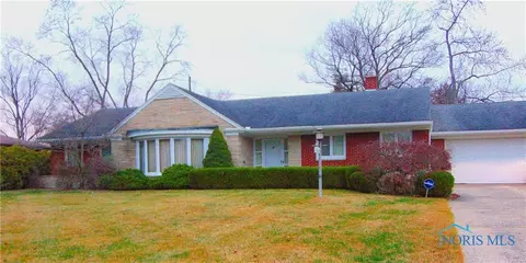 2223 Valley Brook Dr, Toledo, OH 43615