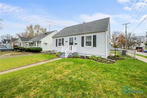 825 W Gramercy Ave, Toledo, OH 43612