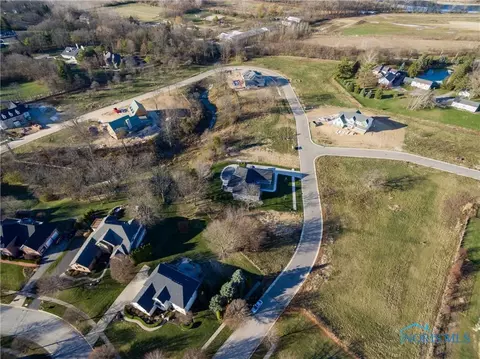 512 Chippewa Ln, Perrysburg, OH 43551