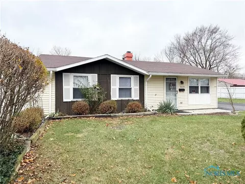 1039 Cherry St, Fostoria, OH 44830