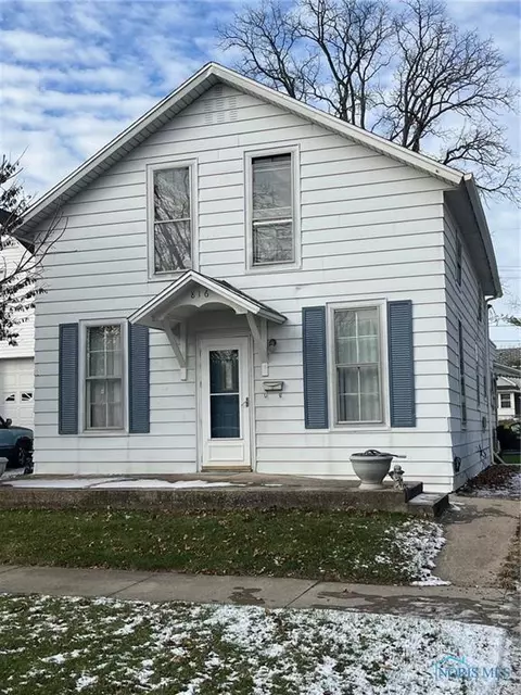 816 Riverside Ave, Defiance, OH 43512
