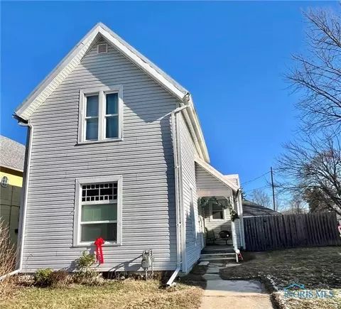 338 N Vine St, Fostoria, OH 44830