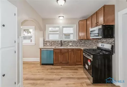 819 Wright Ave, Toledo, OH 43609 photo 6
