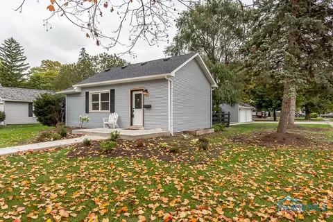 244 W 5th St, Perrysburg, OH 43551