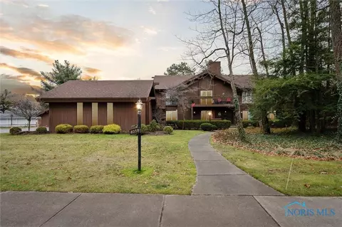 4058 Newcastle Dr #5, Sylvania, OH 43560