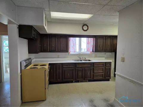 201 W Franklin St, Edon, OH 43518 photo 6