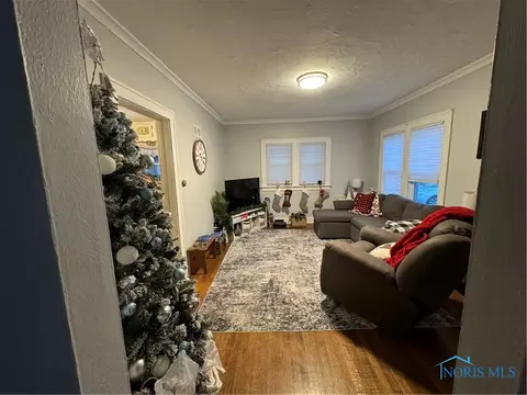 328 E Maple St, Deshler, OH 43516 photo 6