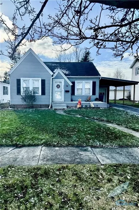 328 E Maple St, Deshler, OH 43516 photo 2