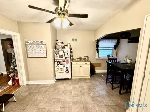 328 E Maple St, Deshler, OH 43516 photo 5
