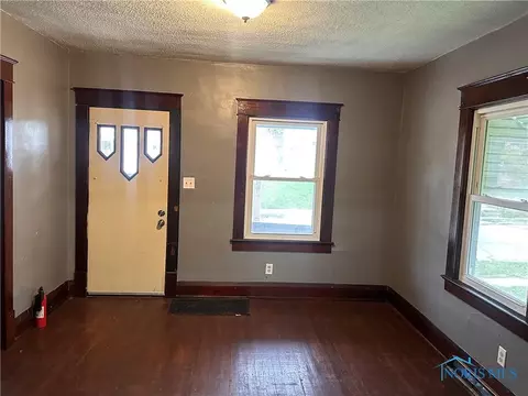 1054 Hamilton St, Toledo, OH 43607 photo 4