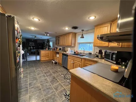 333 W Arthur Dr, Bryan, OH 43506 photo 3