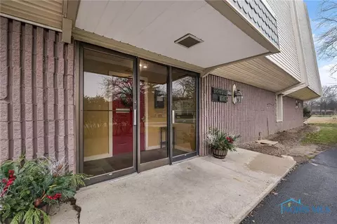 5860 Cresthaven Ln #3D, Toledo, OH 43614