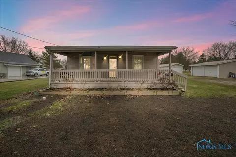 5427 Keller Rd, Walbridge, OH 43465
