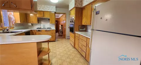 315 W Maple St, Deshler, OH 43516 photo 8