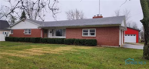 315 W Maple St, Deshler, OH 43516 photo 2