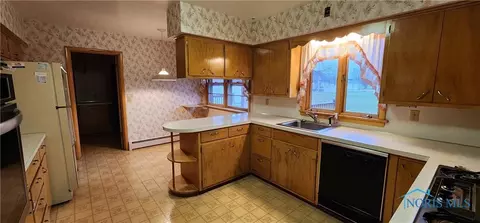 315 W Maple St, Deshler, OH 43516 photo 7