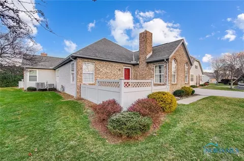 31 Foxgate Cir, Bowling Green, OH 43402