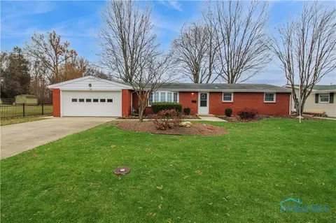 536 E 11th St, Port Clinton, OH 43452