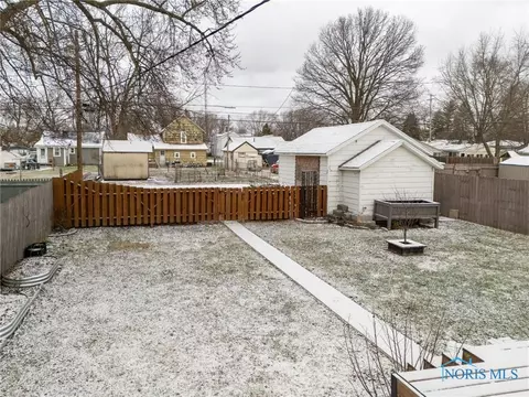 107 Guy St, Walbridge, OH 43465 photo 8