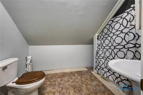 107 Guy St, Walbridge, OH 43465 photo 40