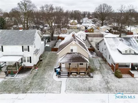 107 Guy St, Walbridge, OH 43465 photo 2