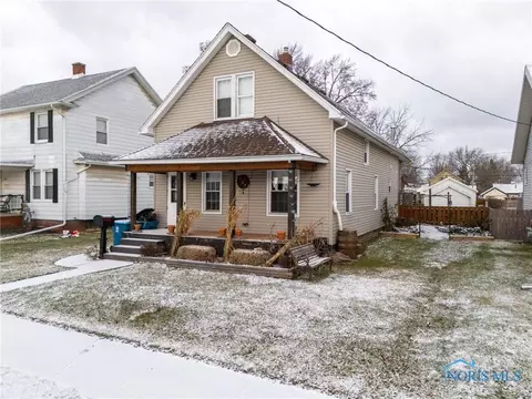 107 Guy St, Walbridge, OH 43465 photo 3