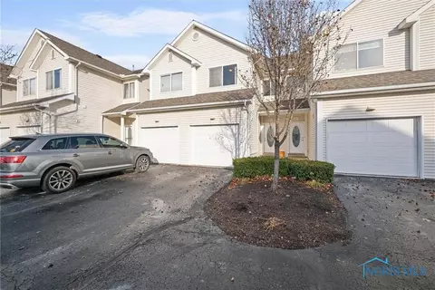 2615 W Village Dr, Toledo, OH 43614