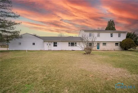 614 Clarion Ave, Holland, OH 43528