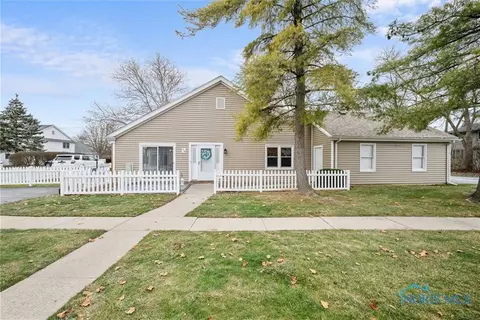 24 Arbor Ct, Perrysburg, OH 43551