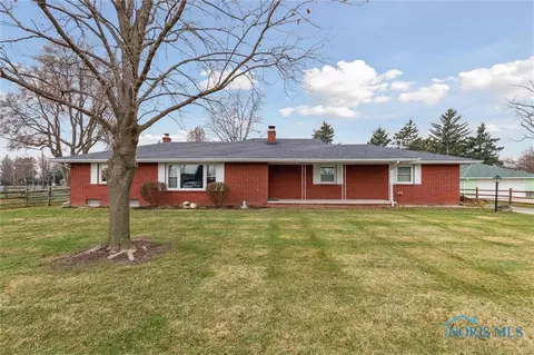 233 Enos Dr, Oregon, OH 43616 photo 2