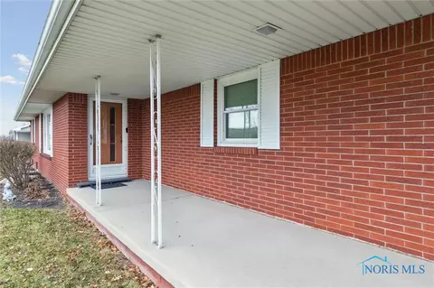 233 Enos Dr, Oregon, OH 43616 photo 4