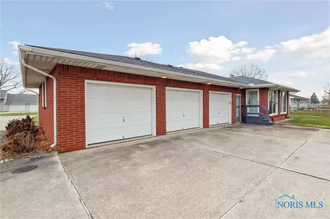 233 Enos Dr, Oregon, OH 43616 photo 32