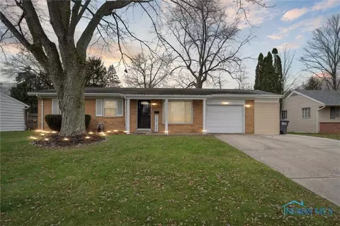 611 Indian Knoll Dr, Toledo, OH 43607