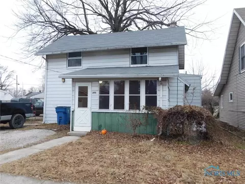 2115 Autokee St, Oregon, OH 43616