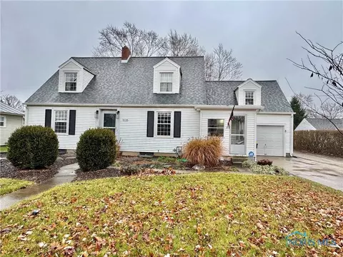 1035 Schultz St, Defiance, OH 43512